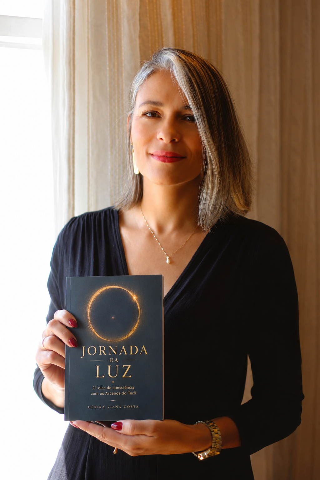 Hérika Viana Costa, autora de Jornada da Luz